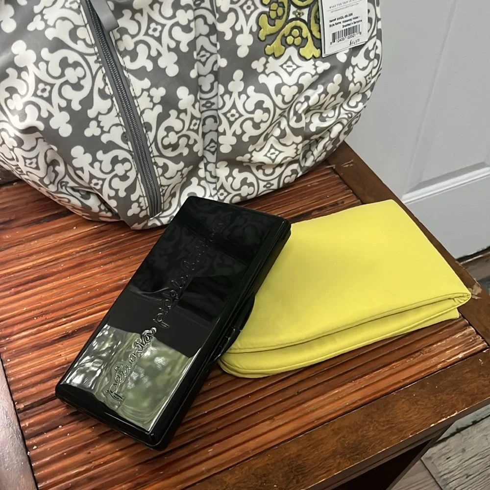 Petunia Pickle Bottom Breakfast in Berkshire Hideaway Hobo Diaper Bag,NWT